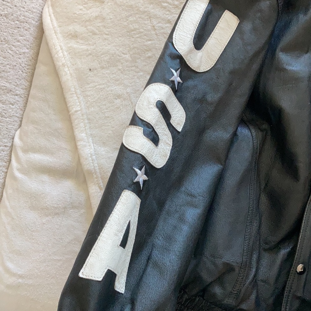 Beautiful Motorcycle Jacket - Picture 2 of 6